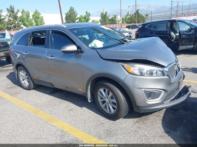 5XYPGDA39JG****** · 2018 KIA SORENTO 2.4L LX