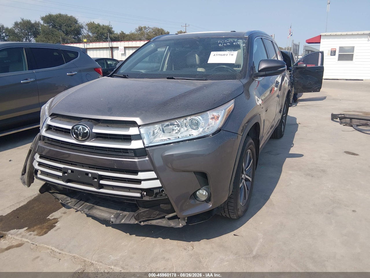 2019 TOYOTA HIGHLANDER XLE · 2/10