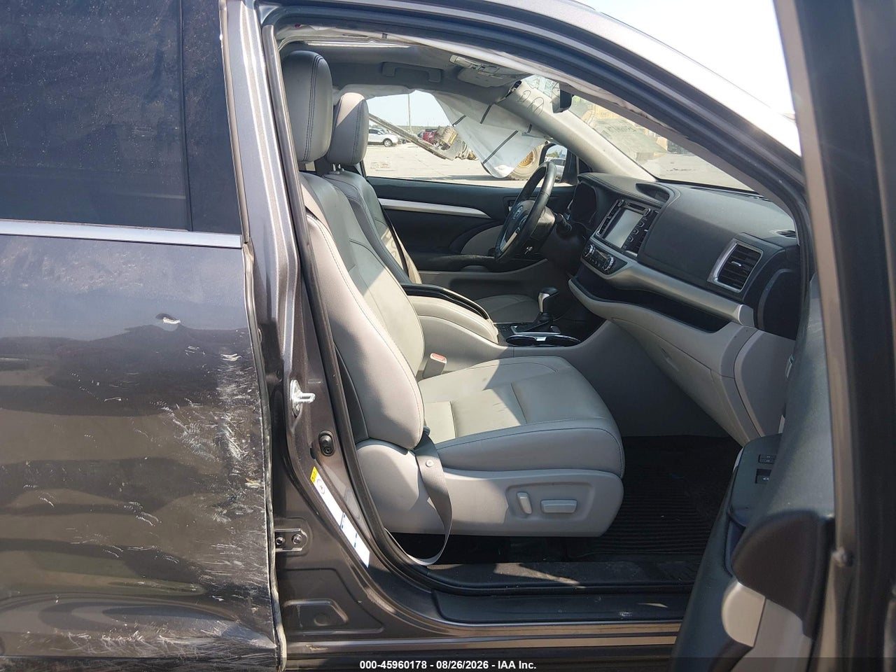 2019 TOYOTA HIGHLANDER XLE · 5/10