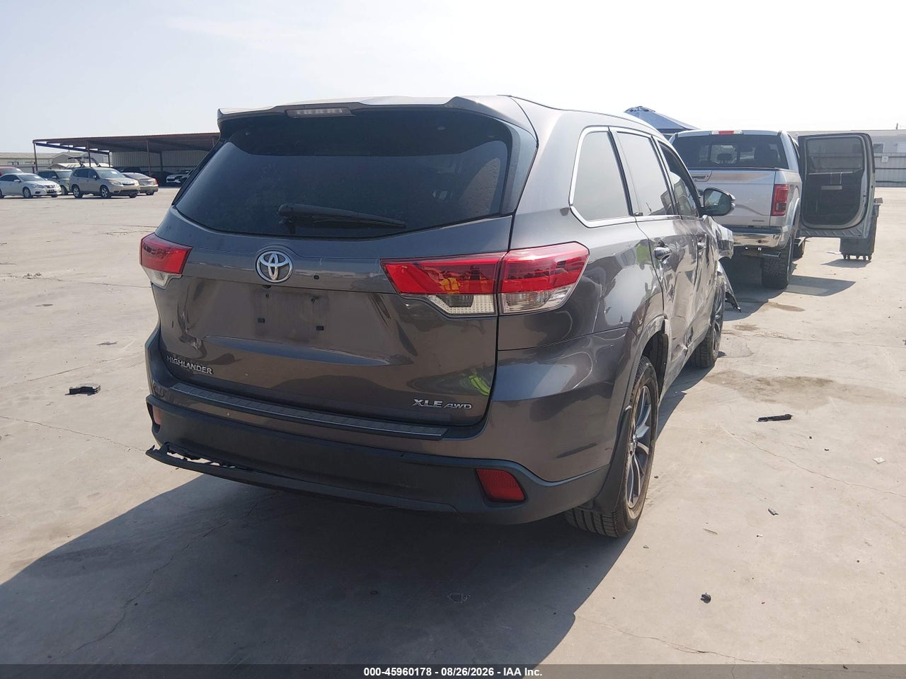 2019 TOYOTA HIGHLANDER XLE · 4/10