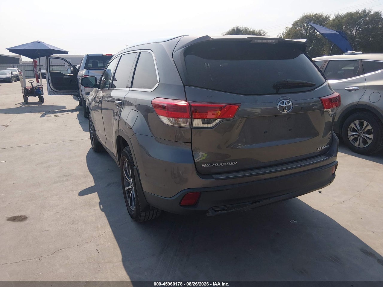 2019 TOYOTA HIGHLANDER XLE · 3/10