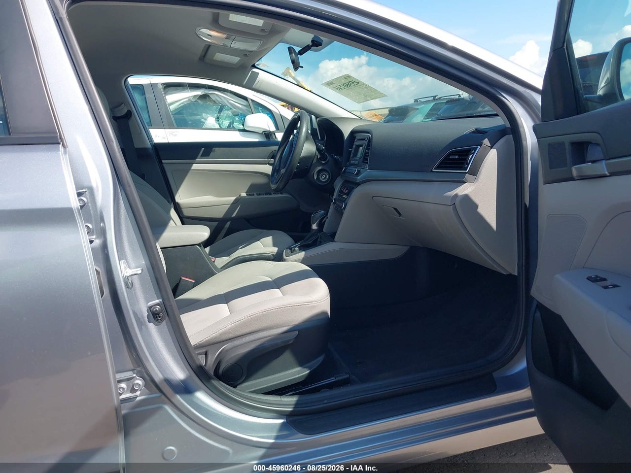 2017 HYUNDAI ELANTRA SE · 5/11