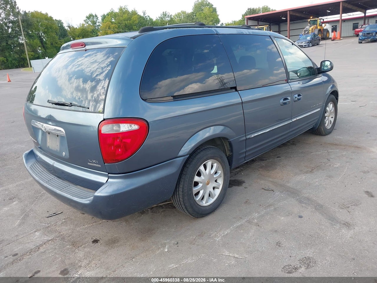 2001 CHRYSLER TOWN &amp; COUNTRY LXI · 4/6