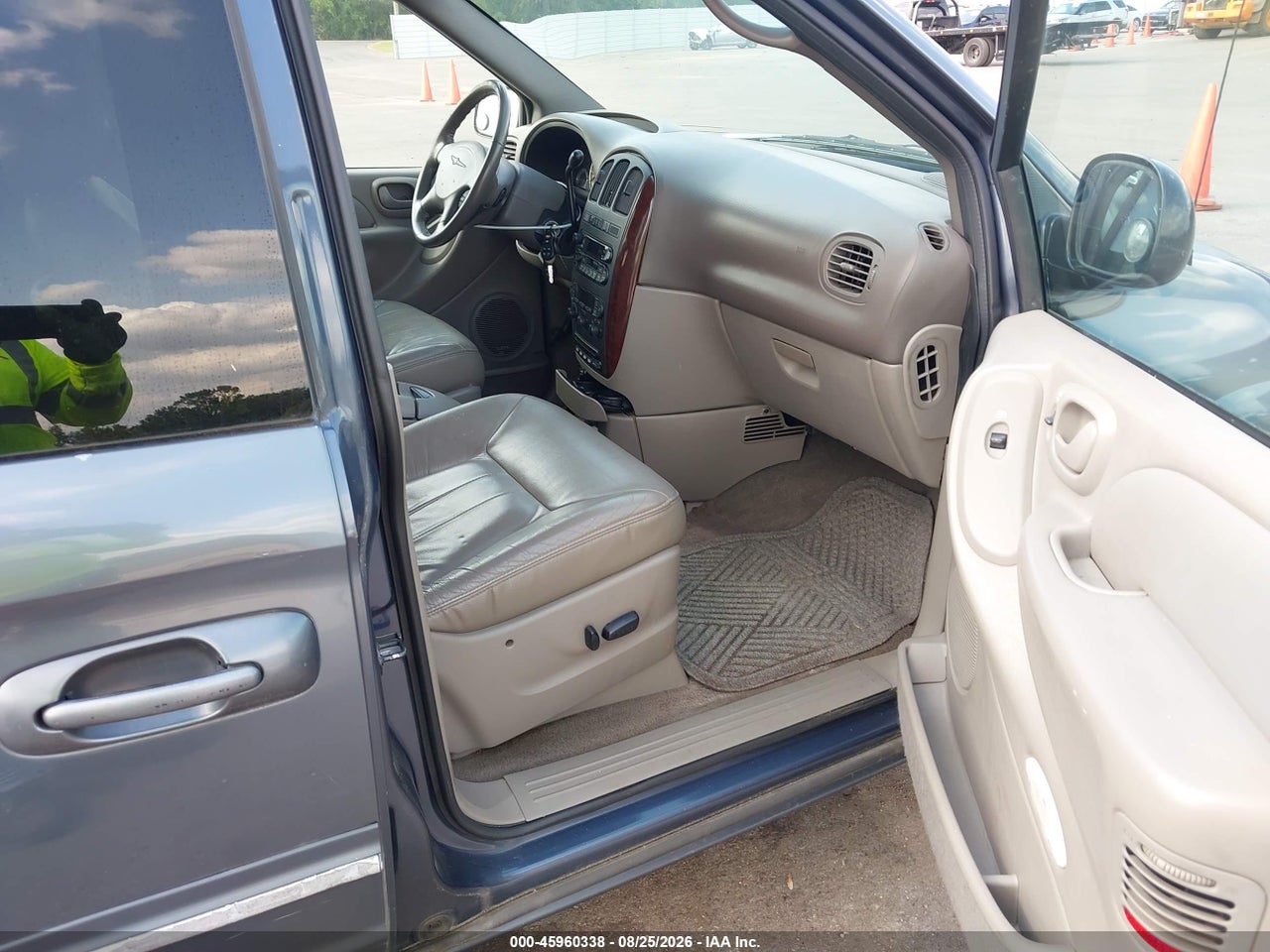 2001 CHRYSLER TOWN &amp; COUNTRY LXI · 5/6