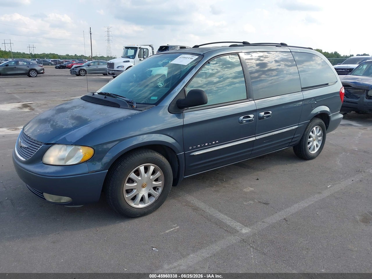 2001 CHRYSLER TOWN &amp; COUNTRY LXI · 2/6