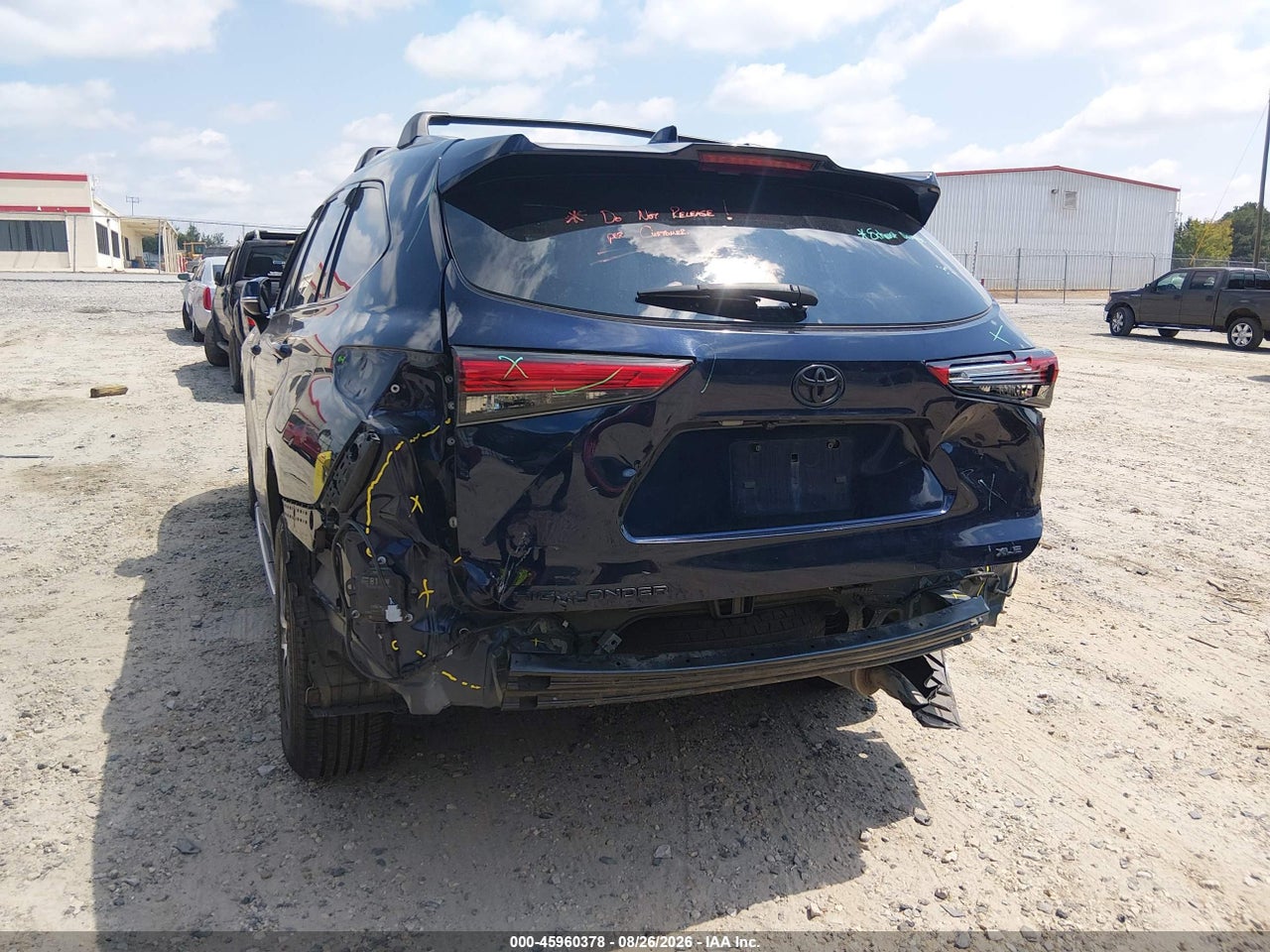 2022 TOYOTA HIGHLANDER XLE · 6/11