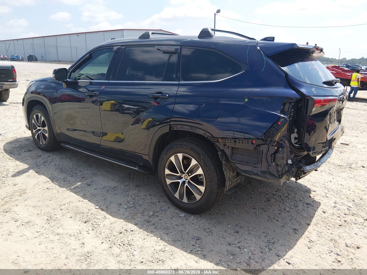 2022 TOYOTA HIGHLANDER XLE · 3/11