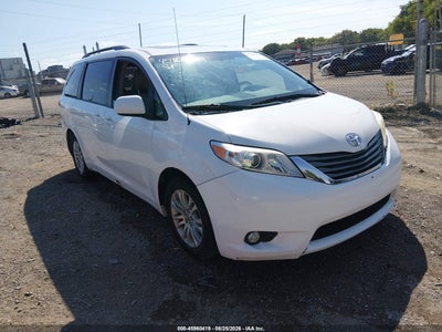 2013 TOYOTA SIENNA XLE V6 8 PASSENGER