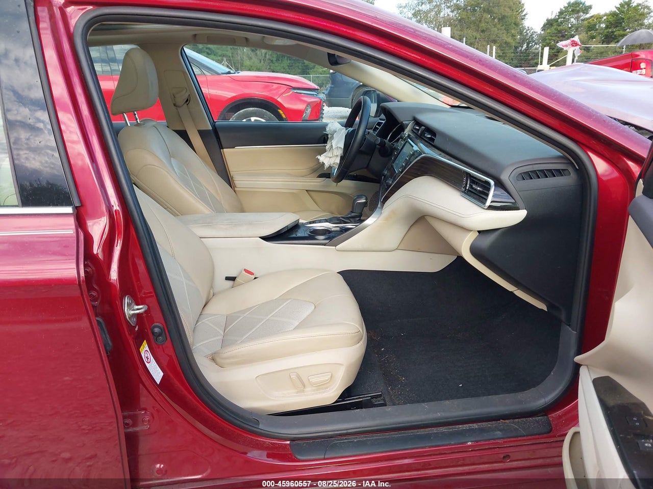 2018 TOYOTA CAMRY XLE · 5/11