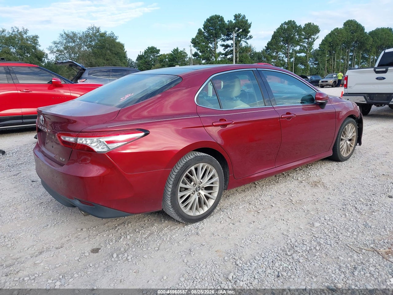 2018 TOYOTA CAMRY XLE · 4/11