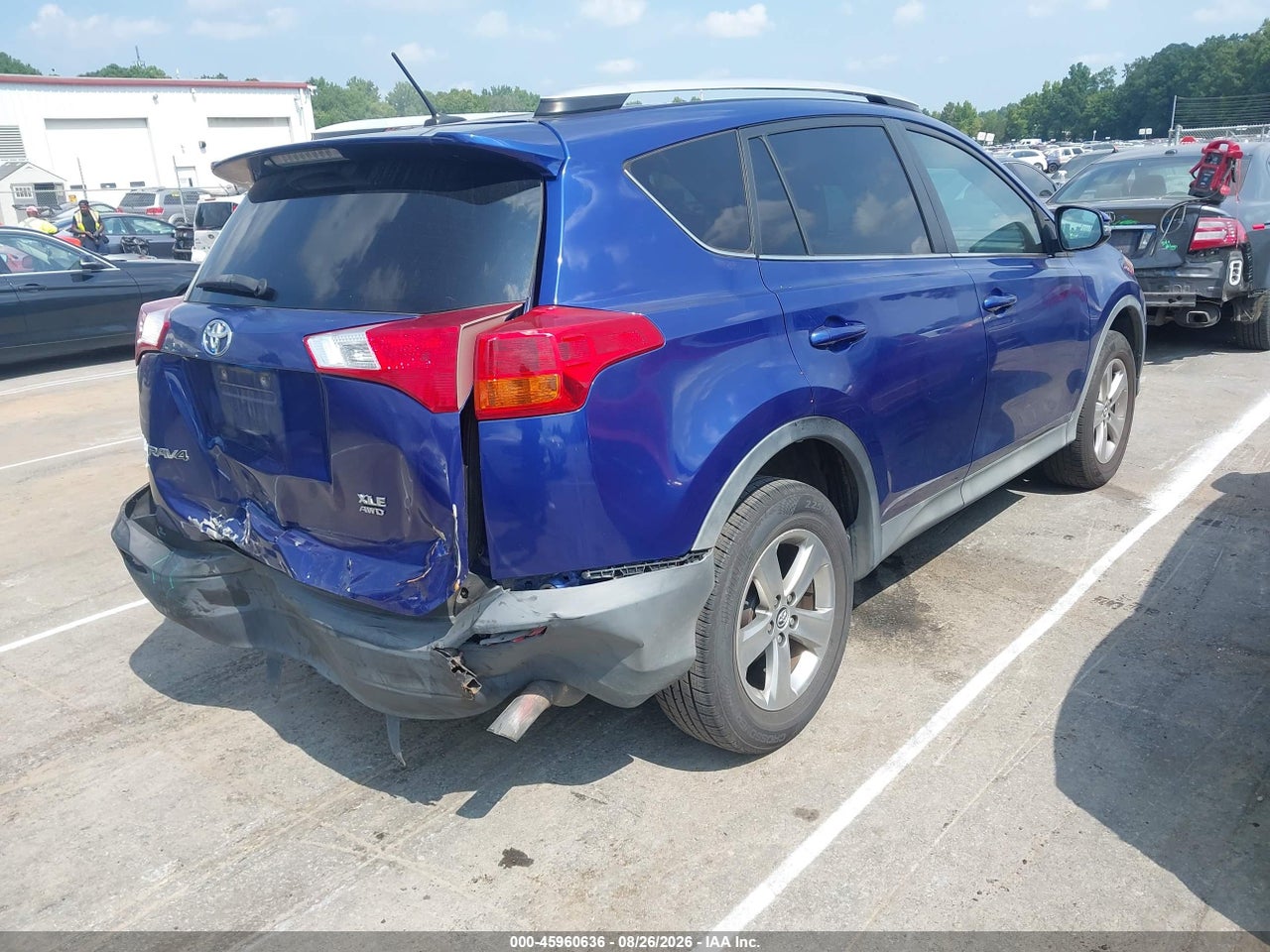 2015 TOYOTA RAV4 XLE · 4/11