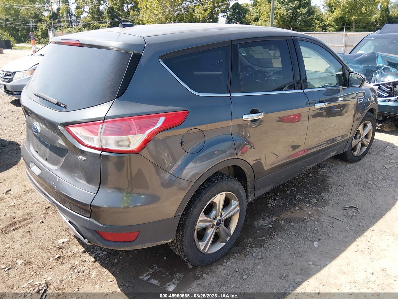 2016 FORD ESCAPE SE · 4/11