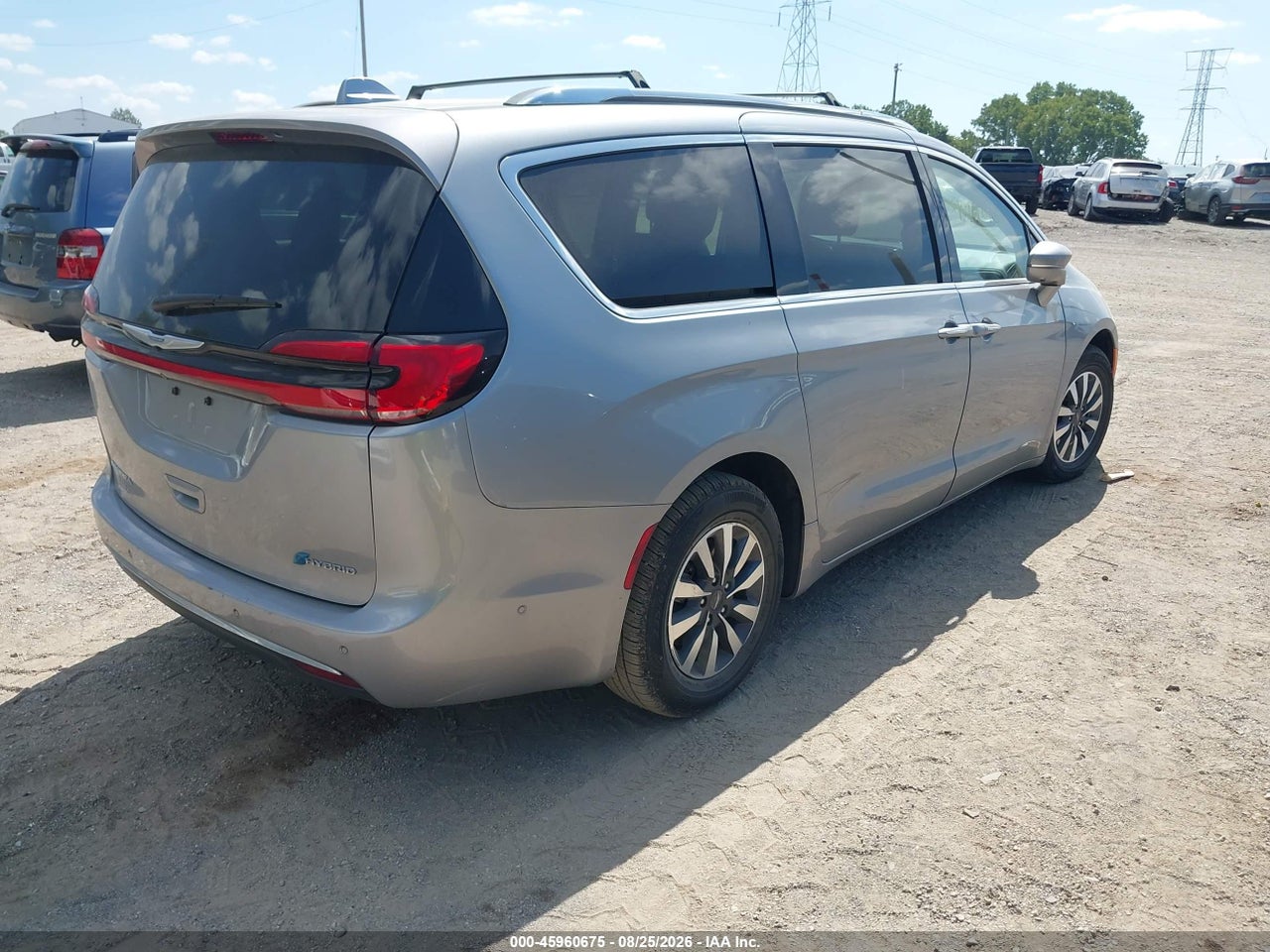 2021 CHRYSLER PACIFICA HYBRID TOURING L · 4/11