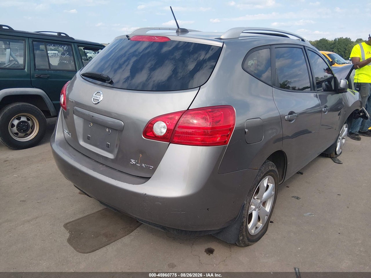 2009 NISSAN ROGUE SL · 4/11