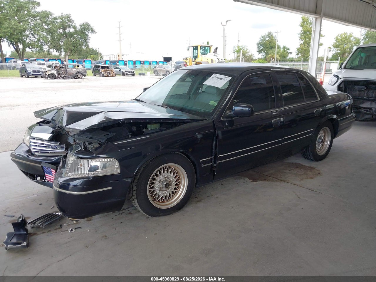 2001 FORD CROWN VICTORIA LX · 2/11