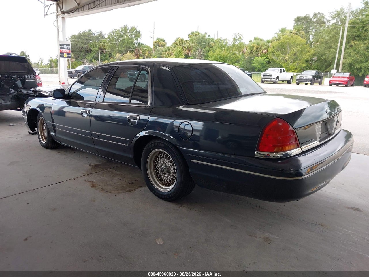 2001 FORD CROWN VICTORIA LX · 3/11
