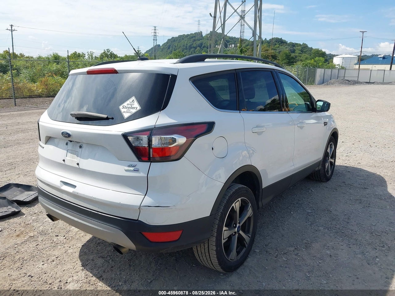 2017 FORD ESCAPE SE · 4/11