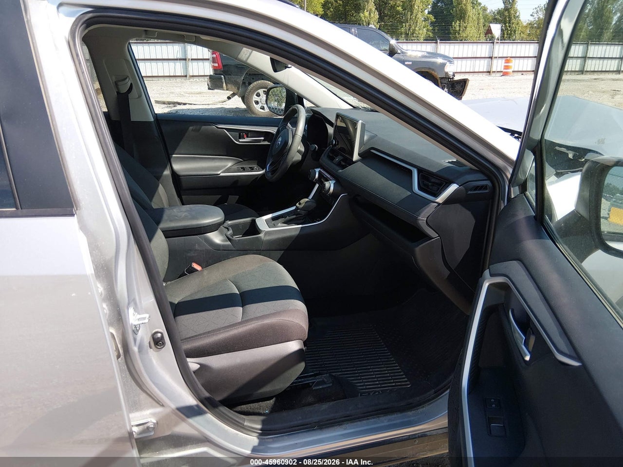 2024 TOYOTA RAV4 XLE · 5/11