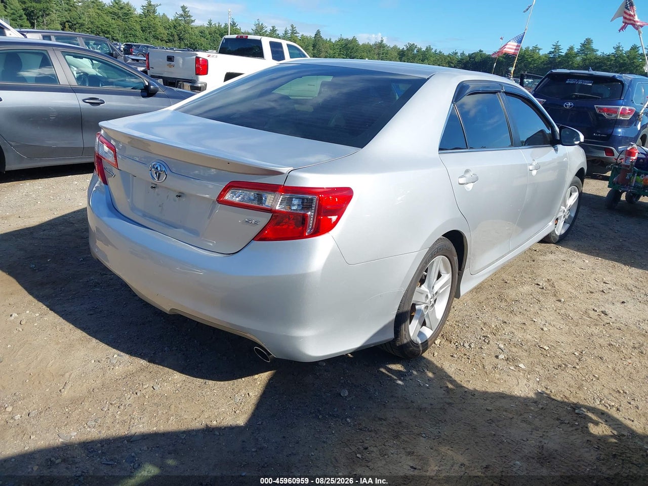 2014 TOYOTA CAMRY SE · 4/11