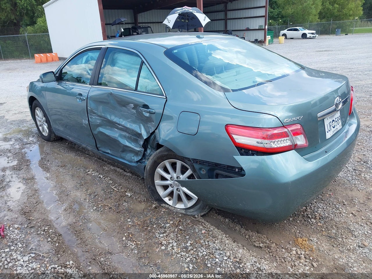 2010 TOYOTA CAMRY XLE V6 · 3/11