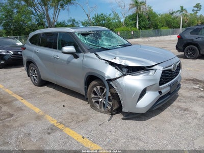 5TDGZRBH6NS****** · 2022 TOYOTA HIGHLANDER XLE