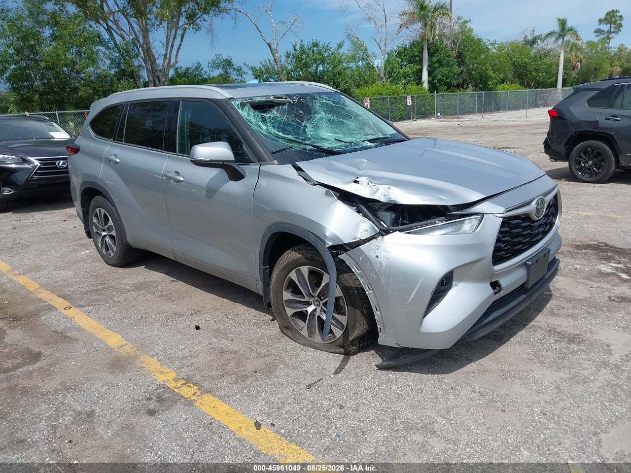 5TDGZRBH6NS****** · 2022 TOYOTA HIGHLANDER XLE