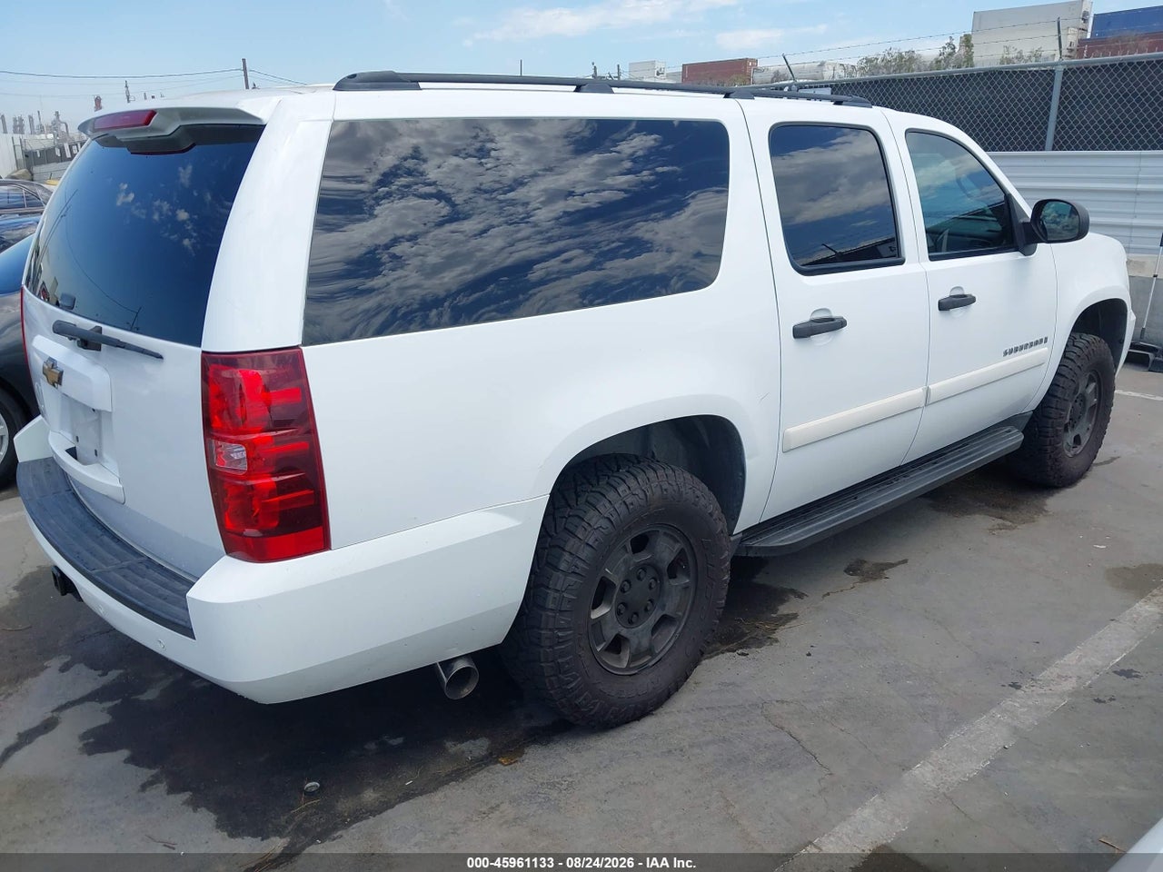 2009 CHEVROLET SUBURBAN 1500 LS · 4/11