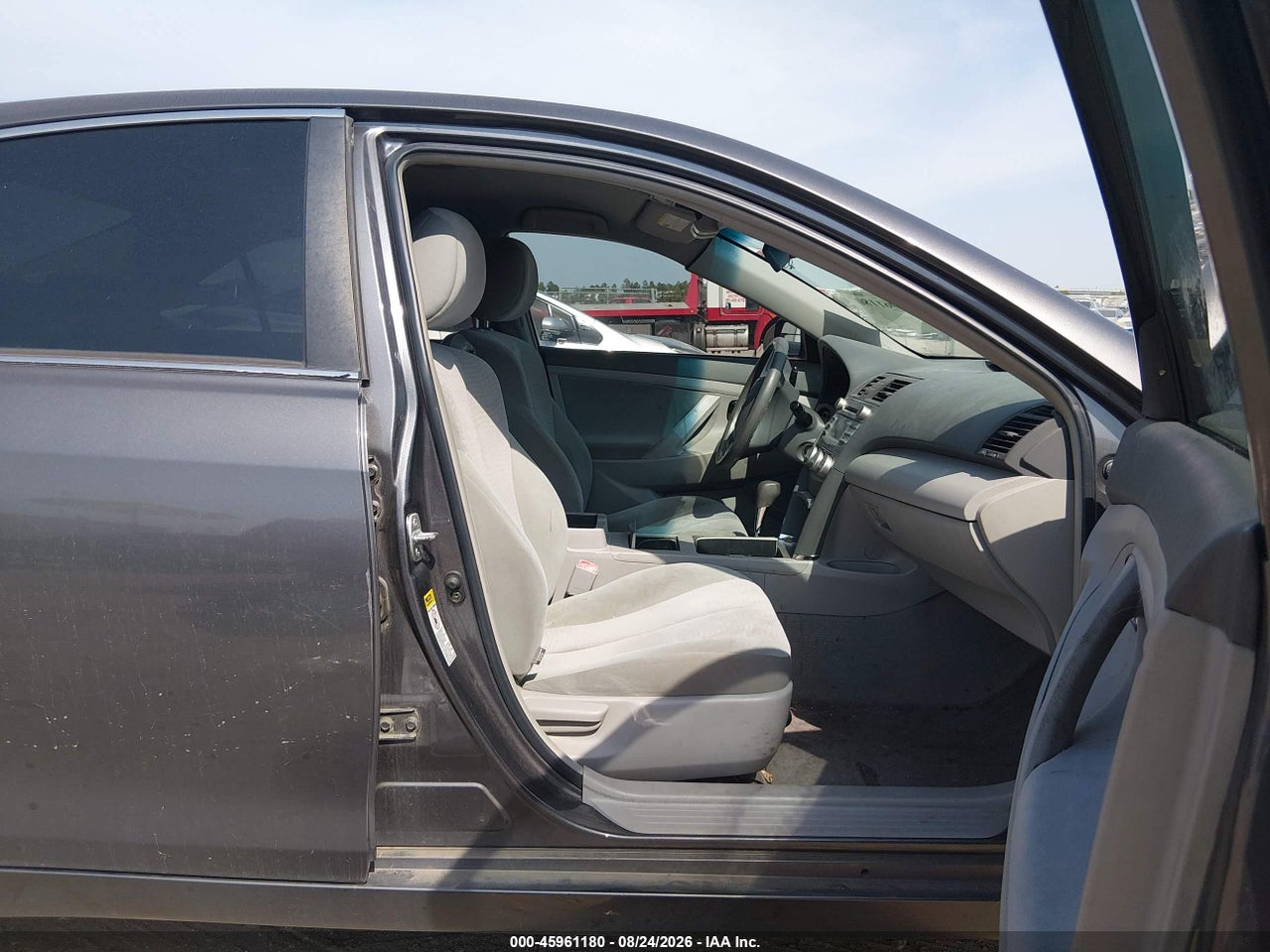 2011 TOYOTA CAMRY LE · 5/11