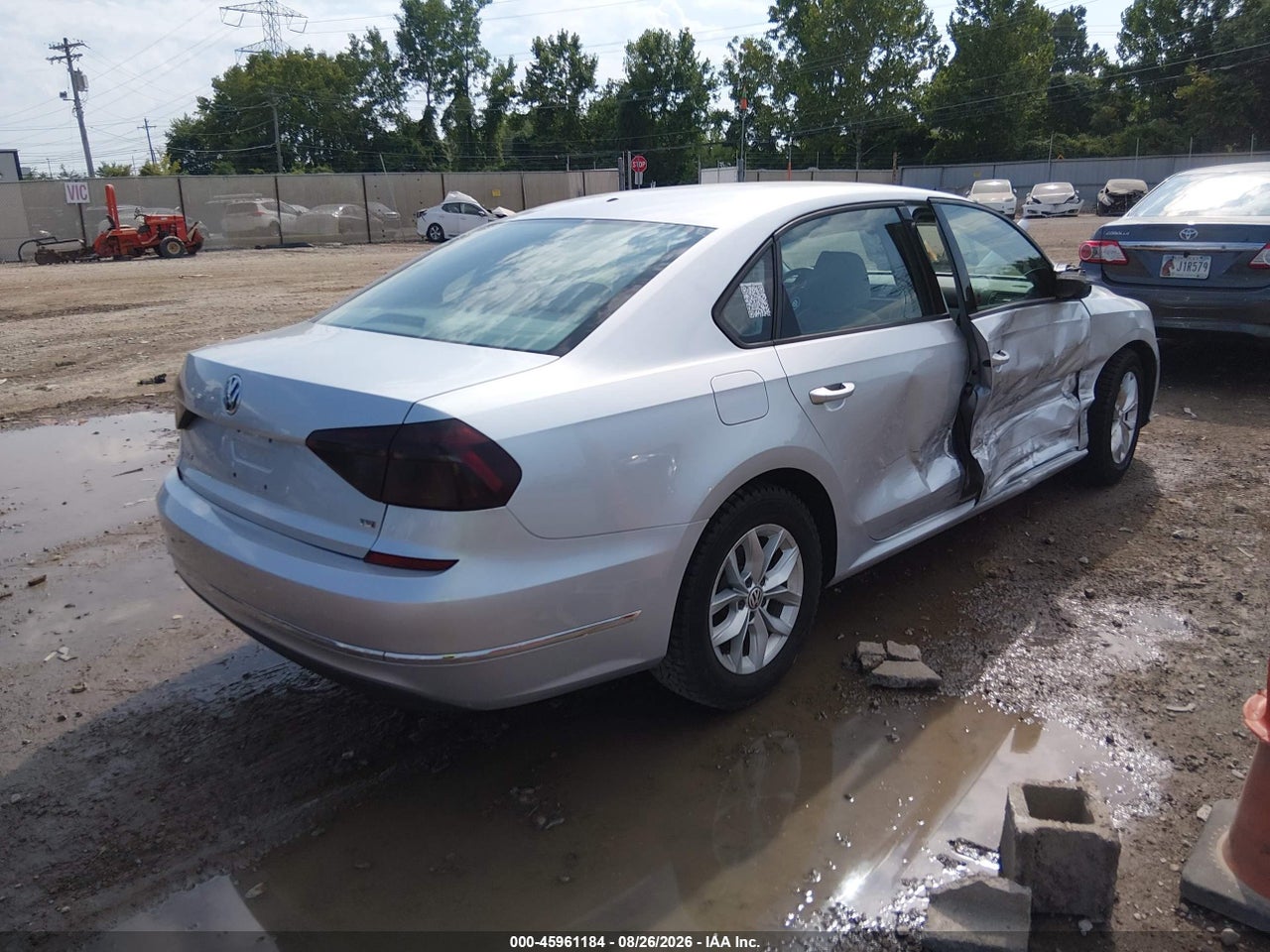 2018 VOLKSWAGEN PASSAT 2.0T R-LINE/2.0T S · 4/11
