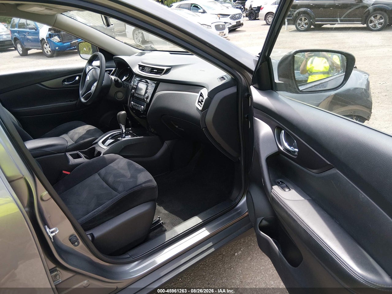 2016 NISSAN ROGUE SV · 5/11