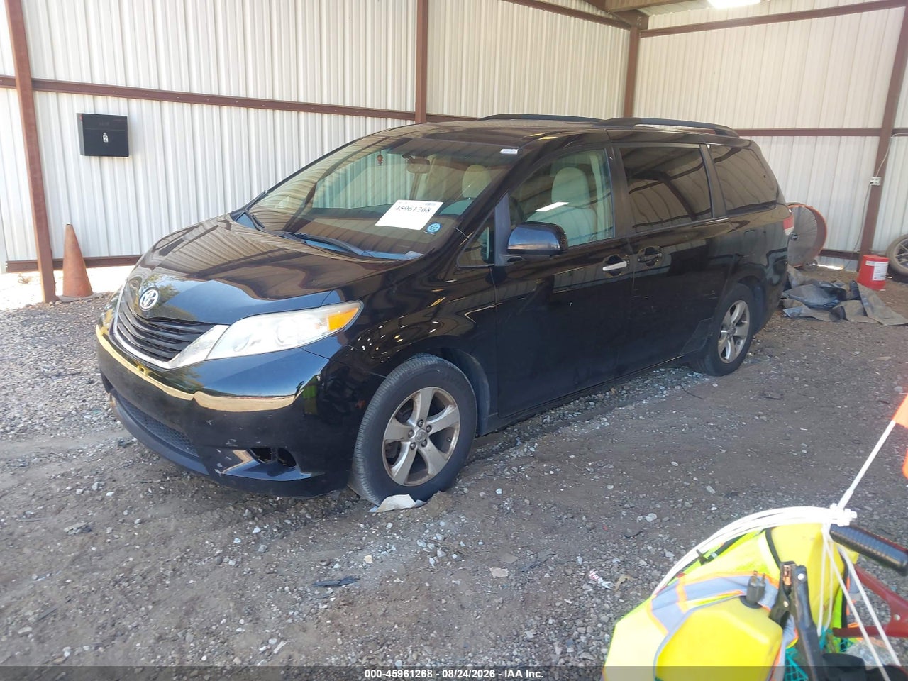 2011 TOYOTA SIENNA LE V6 · 2/11