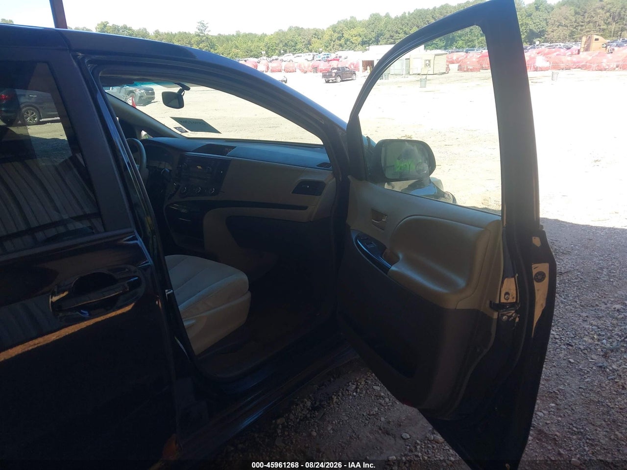 2011 TOYOTA SIENNA LE V6 · 5/11