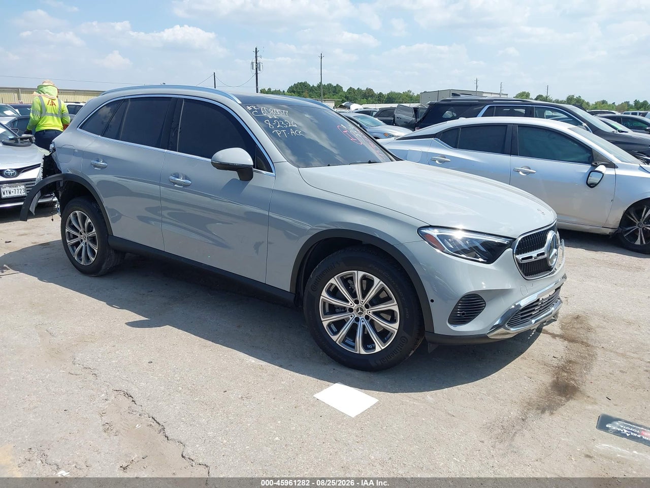 W1NKM4GB8SF****** · 2025 MERCEDES-BENZ GLC 300 SUV