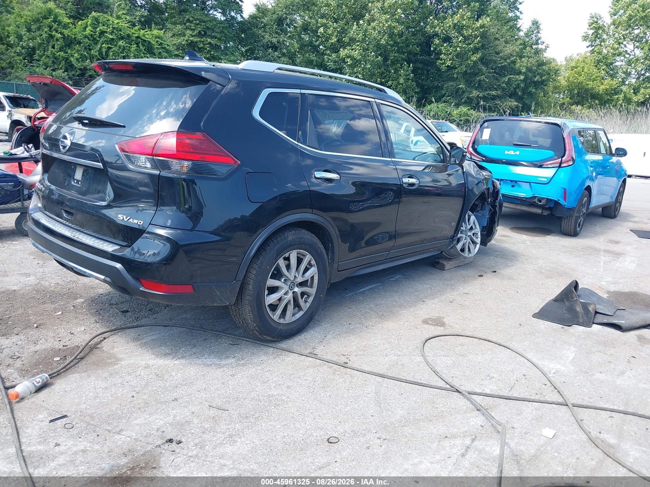 2017 NISSAN ROGUE SV · 4/11