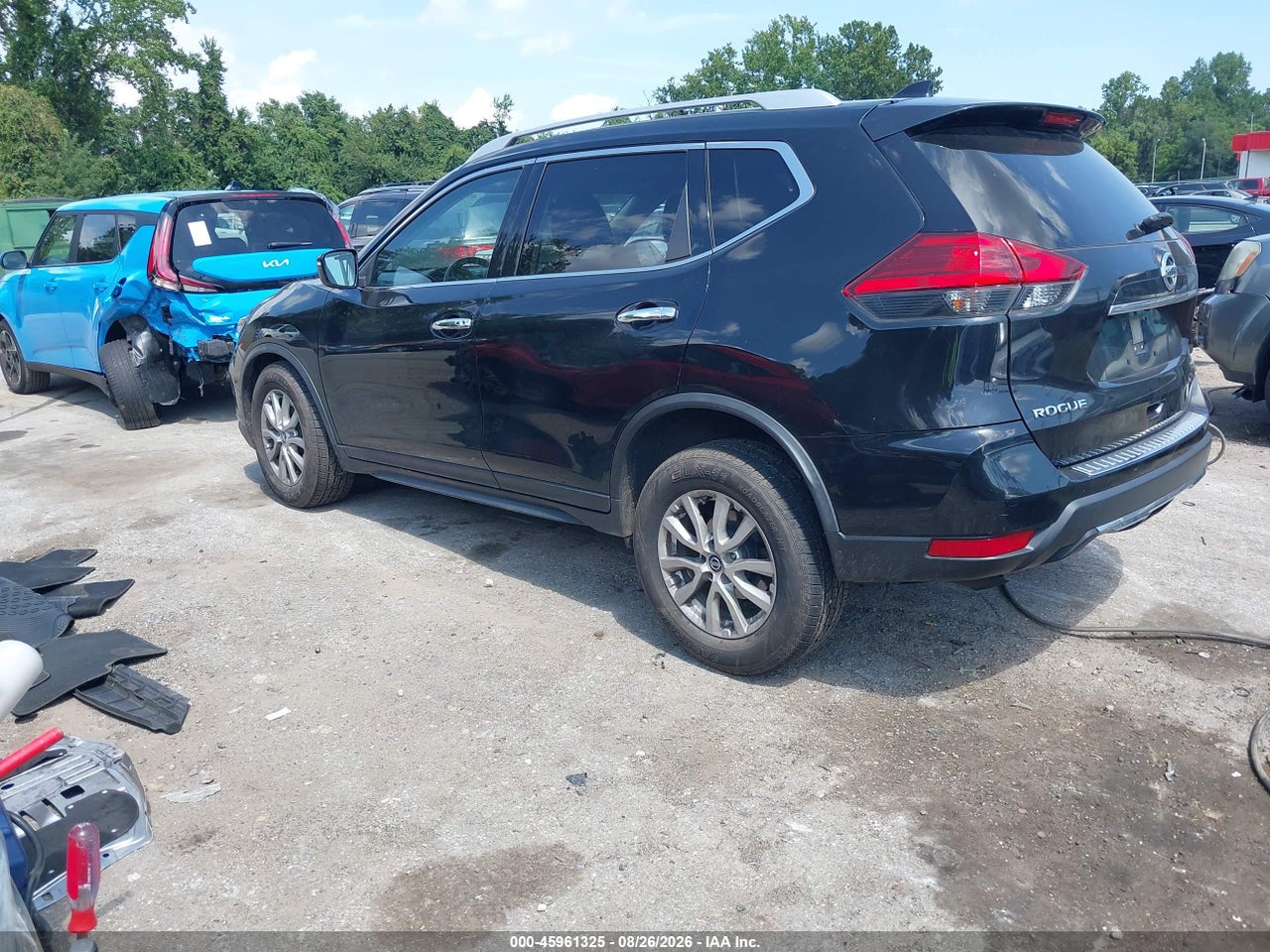 2017 NISSAN ROGUE SV · 3/11