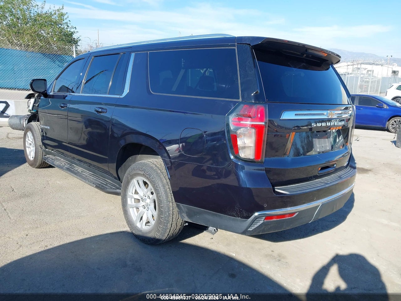 2021 CHEVROLET SUBURBAN 2WD LT · 3/10