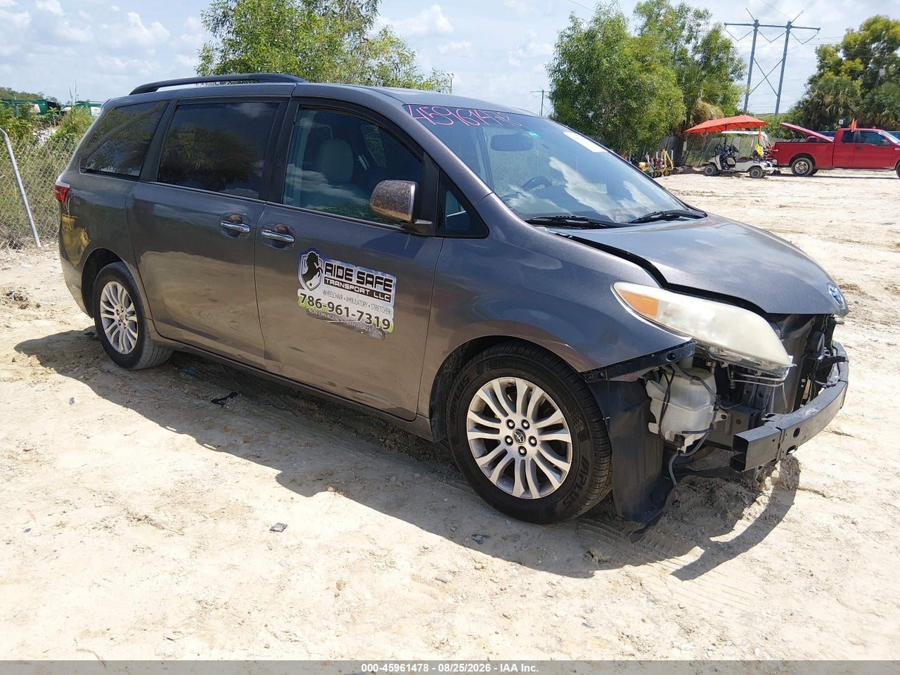 2015 TOYOTA SIENNA XLE 8 PASSENGER