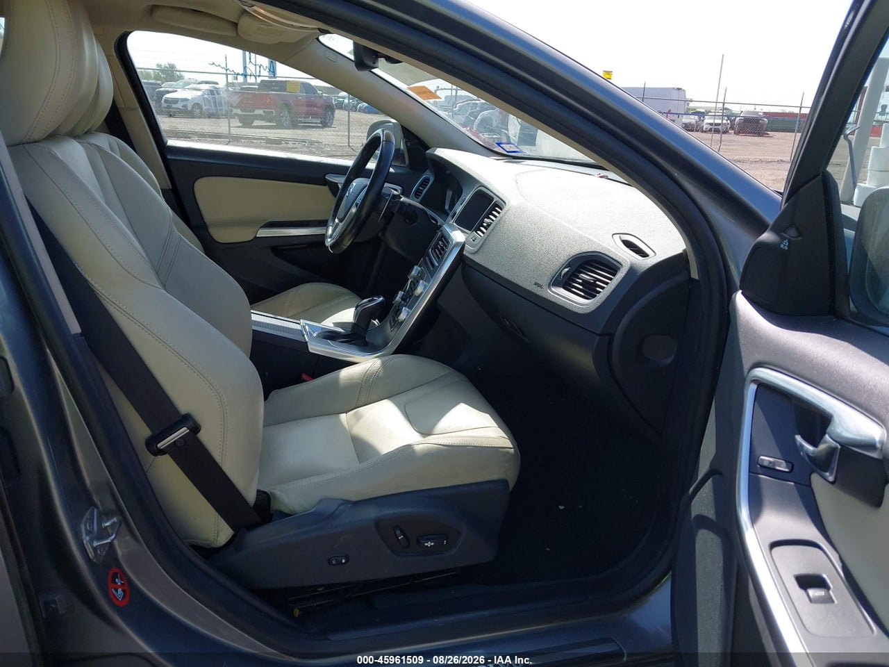 2018 VOLVO S60 T5 DYNAMIC · 5/11