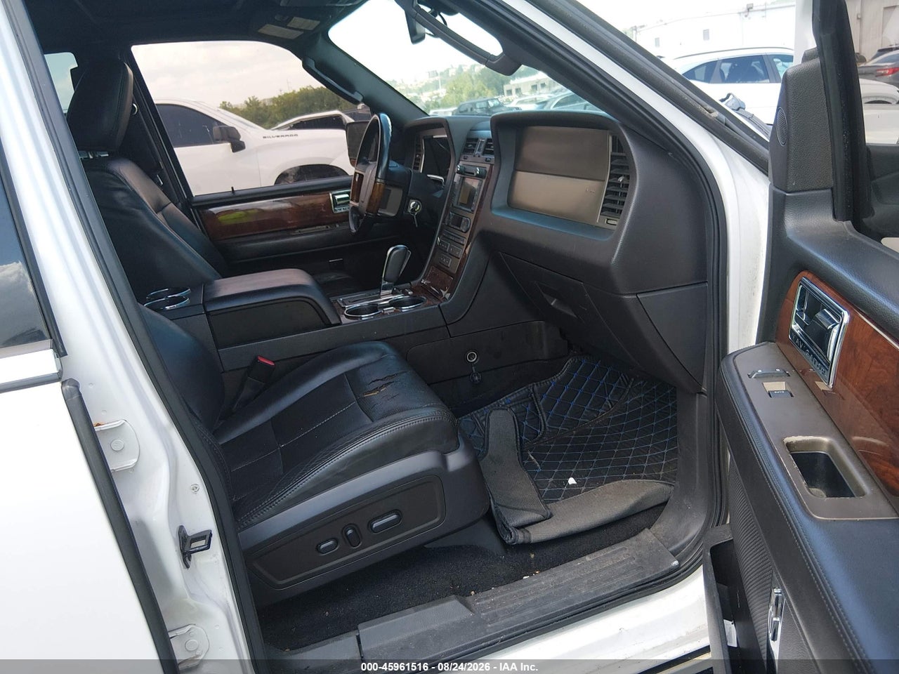 2011 LINCOLN NAVIGATOR · 5/10