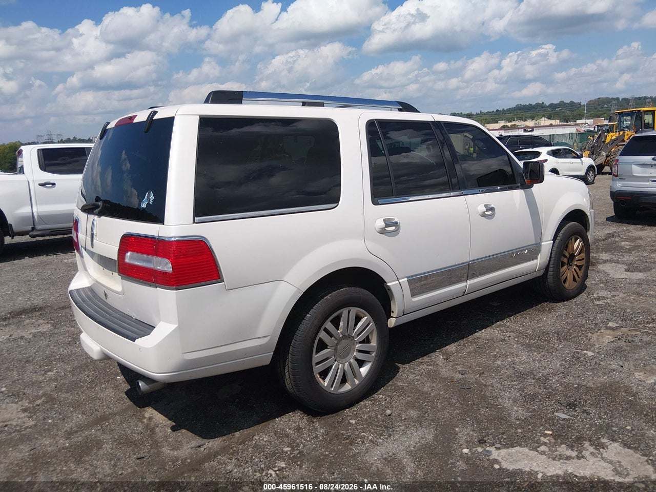 2011 LINCOLN NAVIGATOR · 4/10