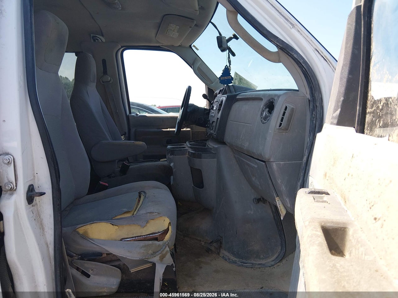 2012 FORD E-350 SUPER DUTY XLT · 5/11