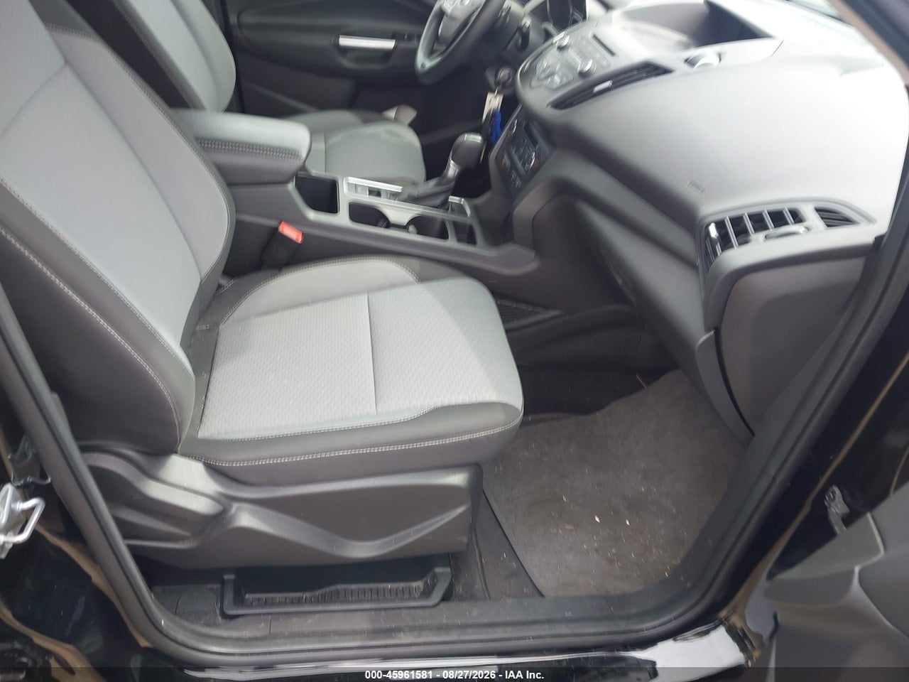 2017 FORD ESCAPE SE · 5/11