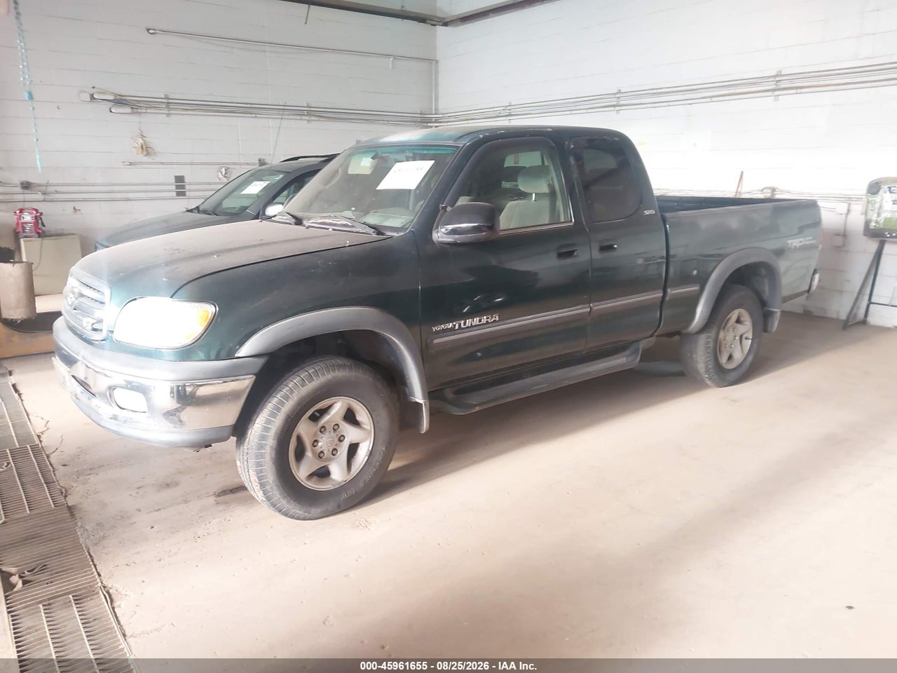 2001 TOYOTA TUNDRA SR5 V8 · 2/11