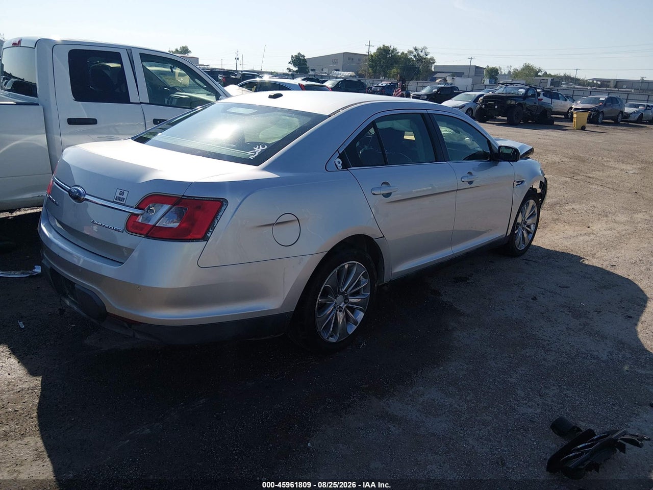 2010 FORD TAURUS LIMITED · 4/10