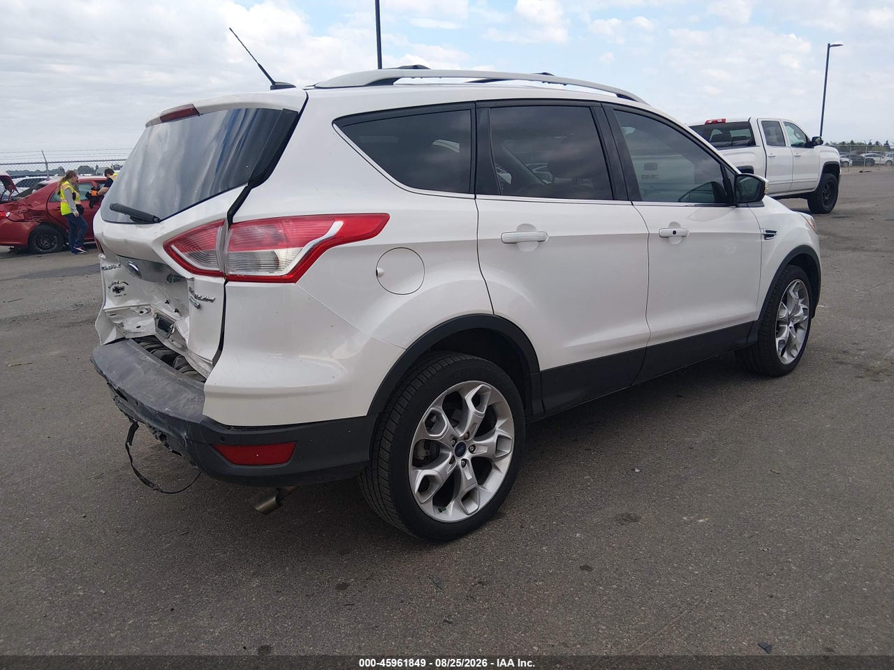 2016 FORD ESCAPE TITANIUM · 4/11