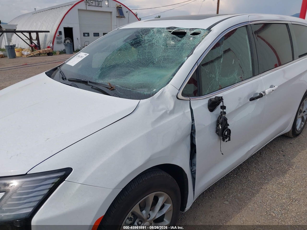 2027 CHRYSLER PACIFICA LIMITED · 6/11