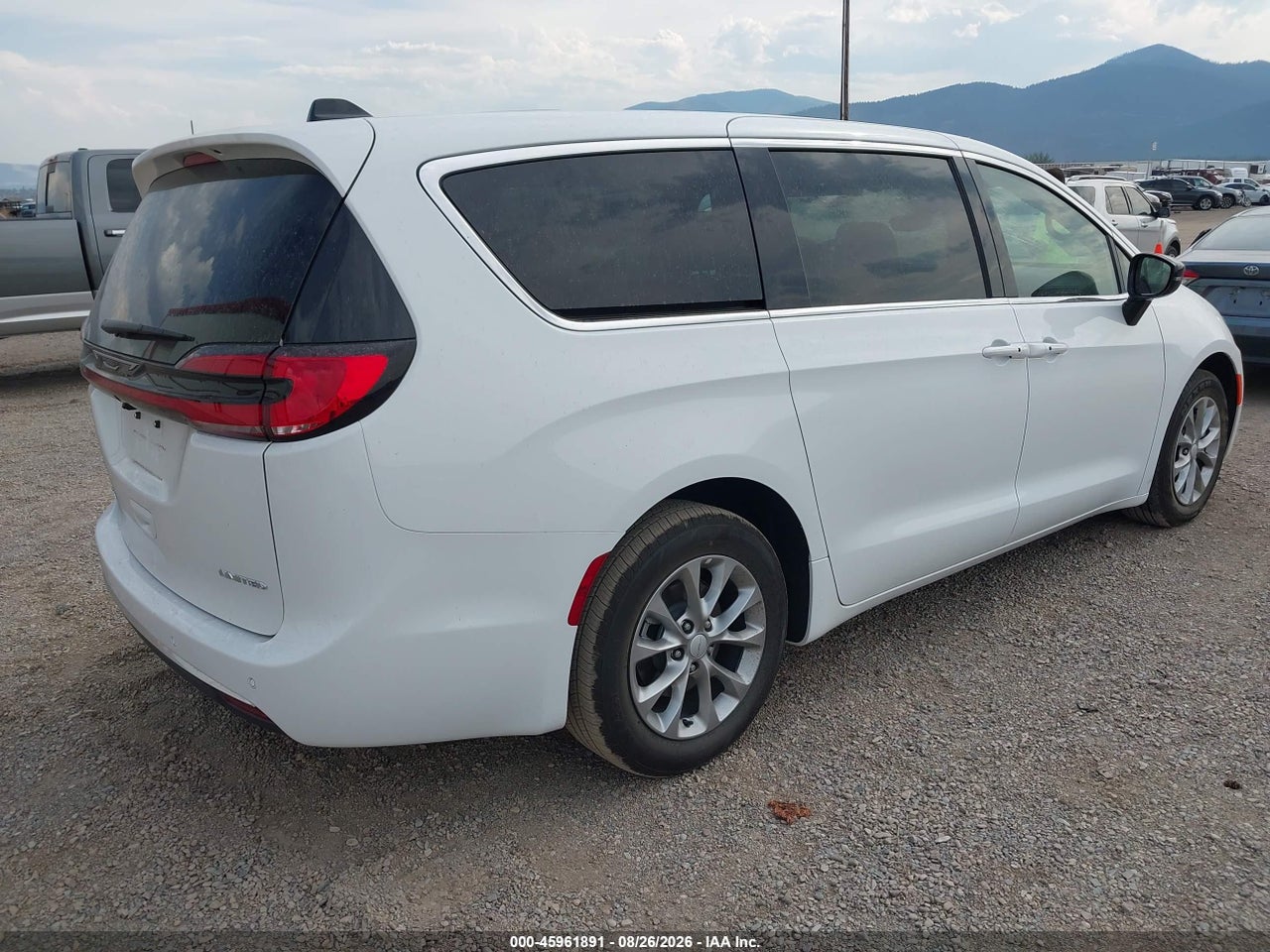 2027 CHRYSLER PACIFICA LIMITED · 4/11