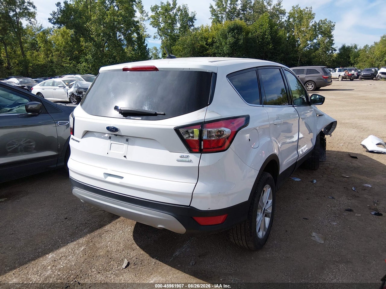 2017 FORD ESCAPE SE · 4/11