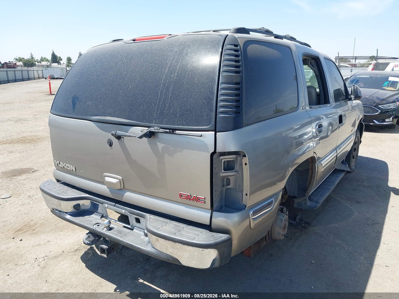2002 GMC YUKON SLT · 4/10