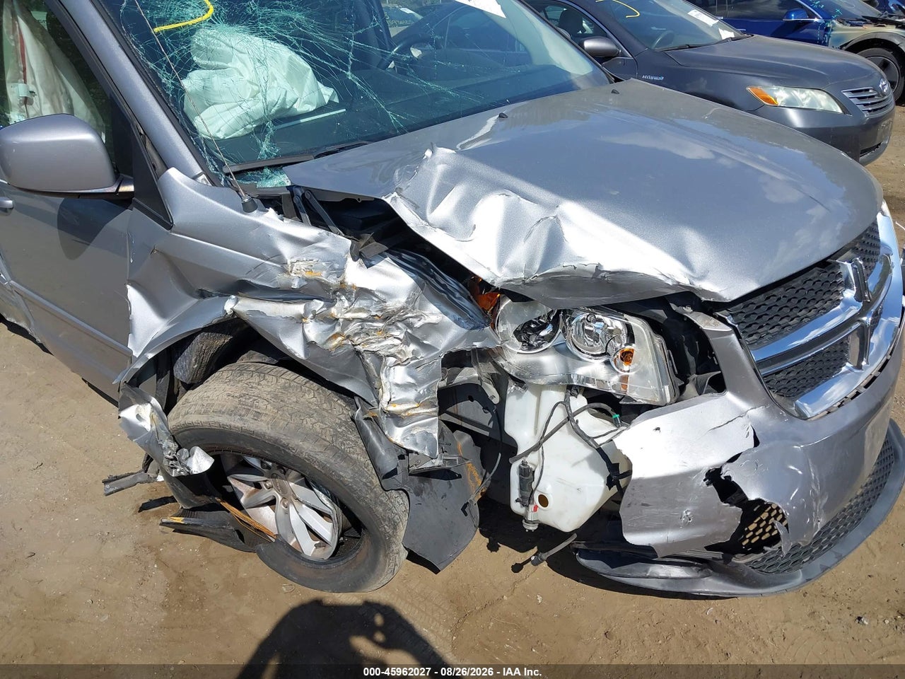 2014 DODGE GRAND CARAVAN SXT · 6/10